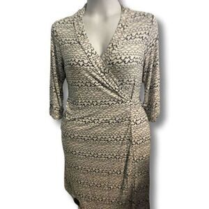 Milkmaid Gray and White Swirl Robe. Size Medium. Missing outer belt.